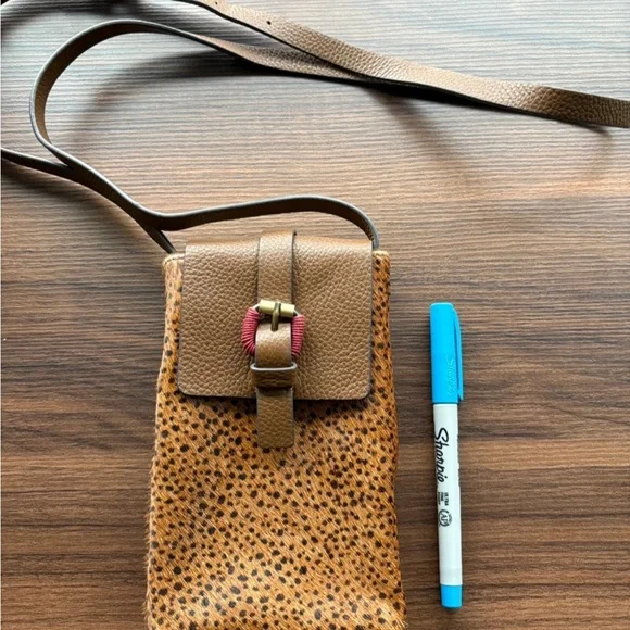 NWOT Leopard Print phone Crossbody Bag - Picture 3 of 4